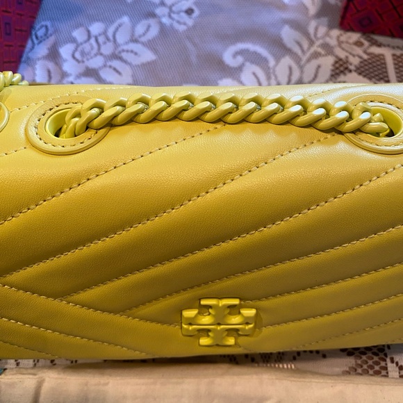 Tory Burch Kira Chevron Powder Coated small convertible shoulder Bag. - Picture 3 of 4